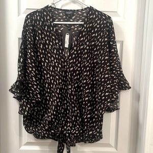 GiGiO black front tie ruffled sleeve top. Brand new. Size M
